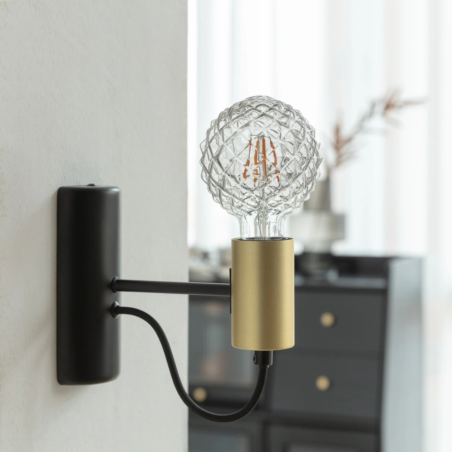 Lucande E27 3,8W LED-Lampe G95, 1800K, Struktur, Smoke 2 Lucande E27 3,8W LED-Lampe G95, 1800K, Struktur, Smoke – Bild 2