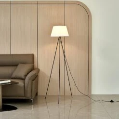 ELC Elsika Tripod-Stehlampe, Stoffschirm, Braun