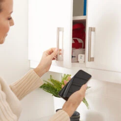 Yale Smart Cabinet Lock Intelligentes Möbelschloss -Lampen Welt 10011603 2