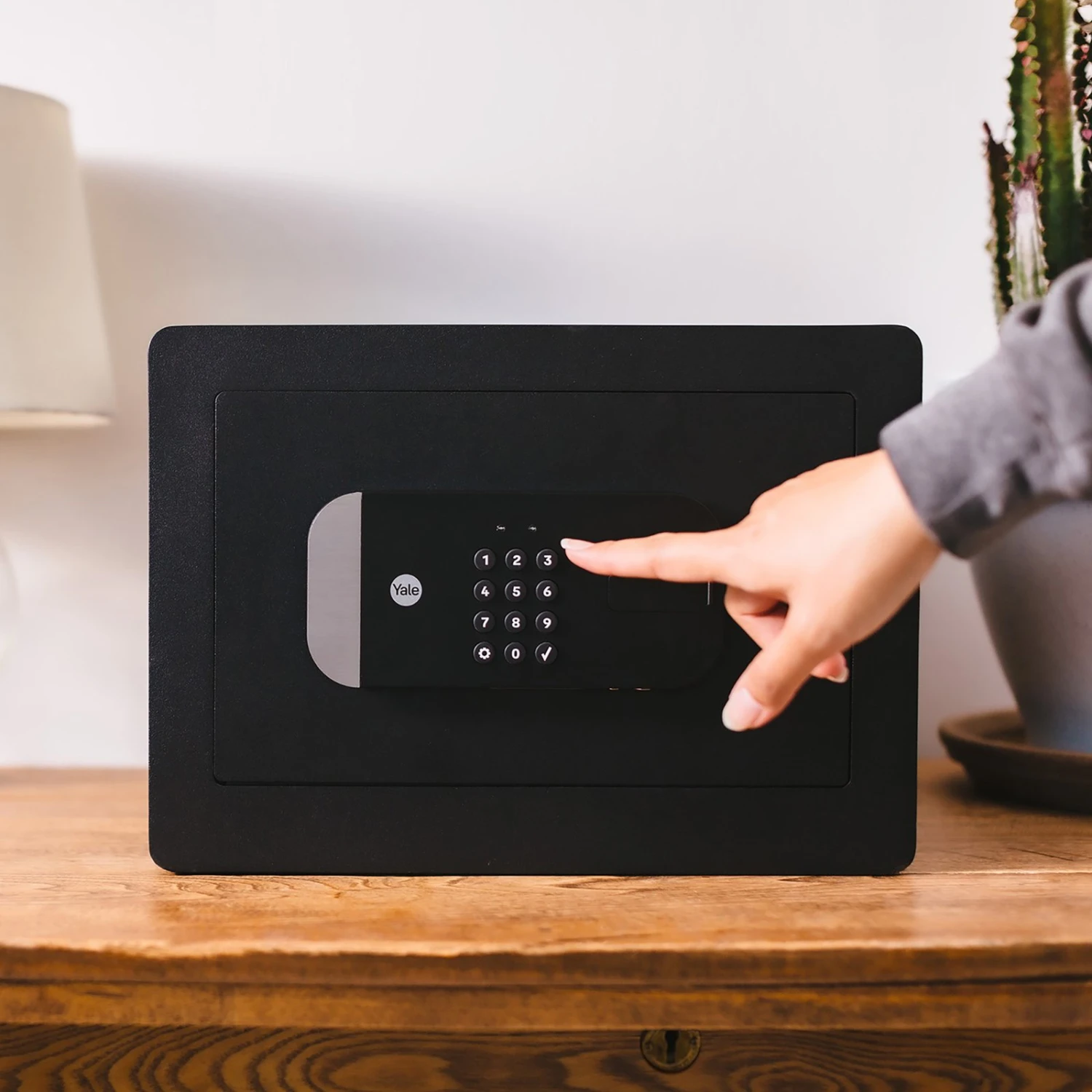 Yale Smart Safe Intelligenter Tresor Volumen 20,5l 1 Yale Smart Safe Intelligenter Tresor Volumen 20,5l