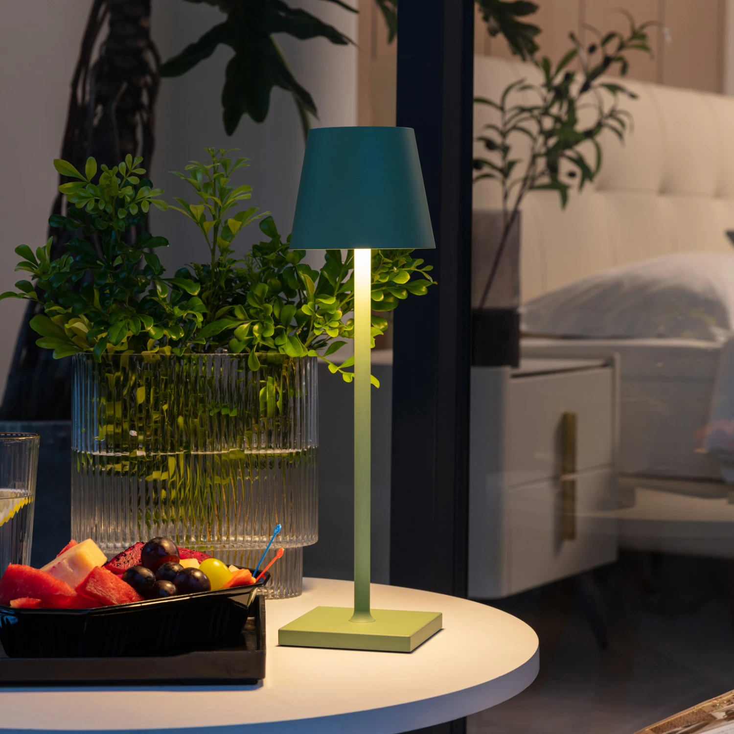 Lindby Janea LED-Akku-Tischleuchte, Salbeigrün 2 Lindby Janea LED-Akku-Tischleuchte, Salbeigrün – Bild 2