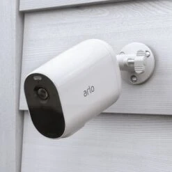 Arlo Essential XL Sicherheitskamera Mit Spotlight