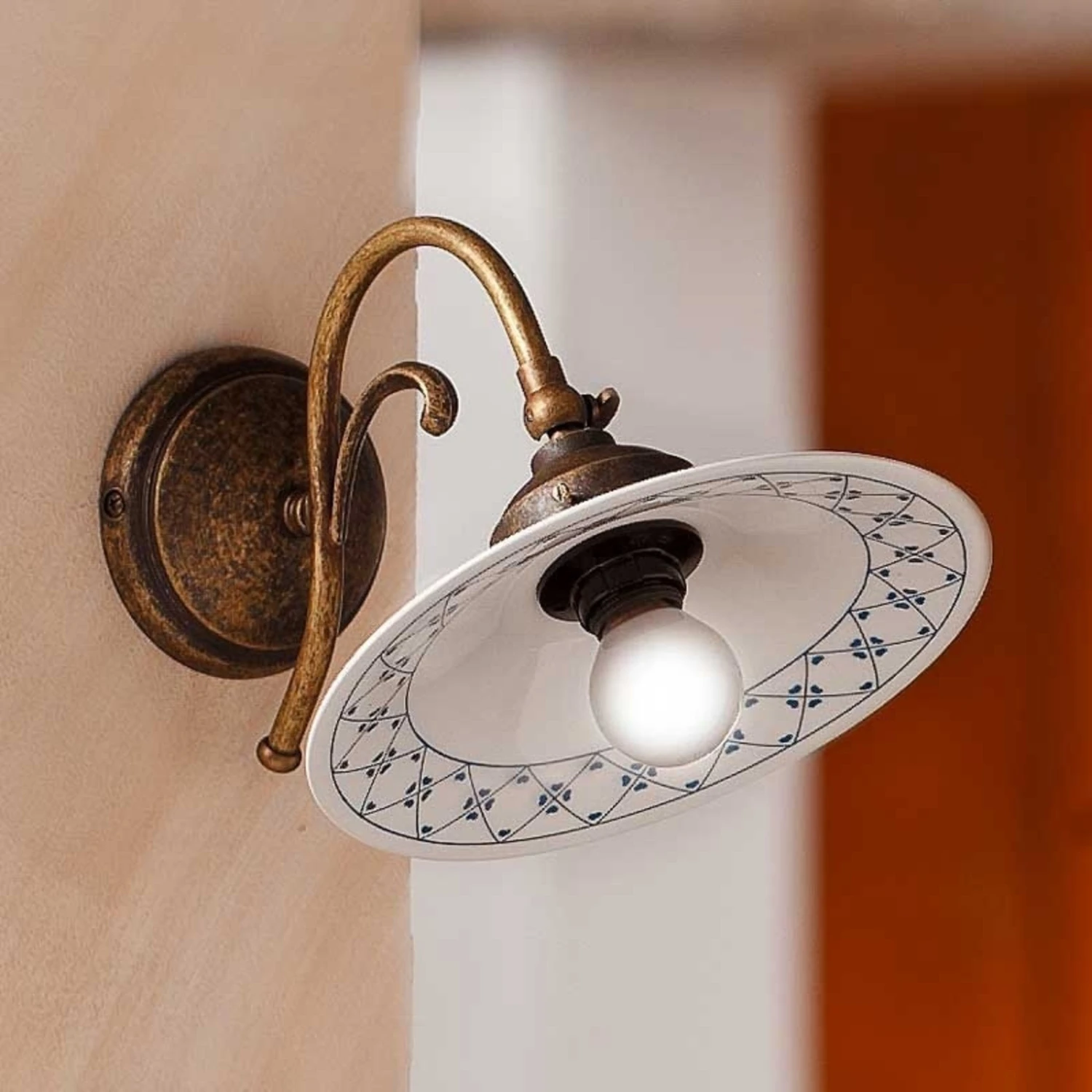 Schmucke Wandleuchte ORLO 1 Schmucke Wandleuchte ORLO