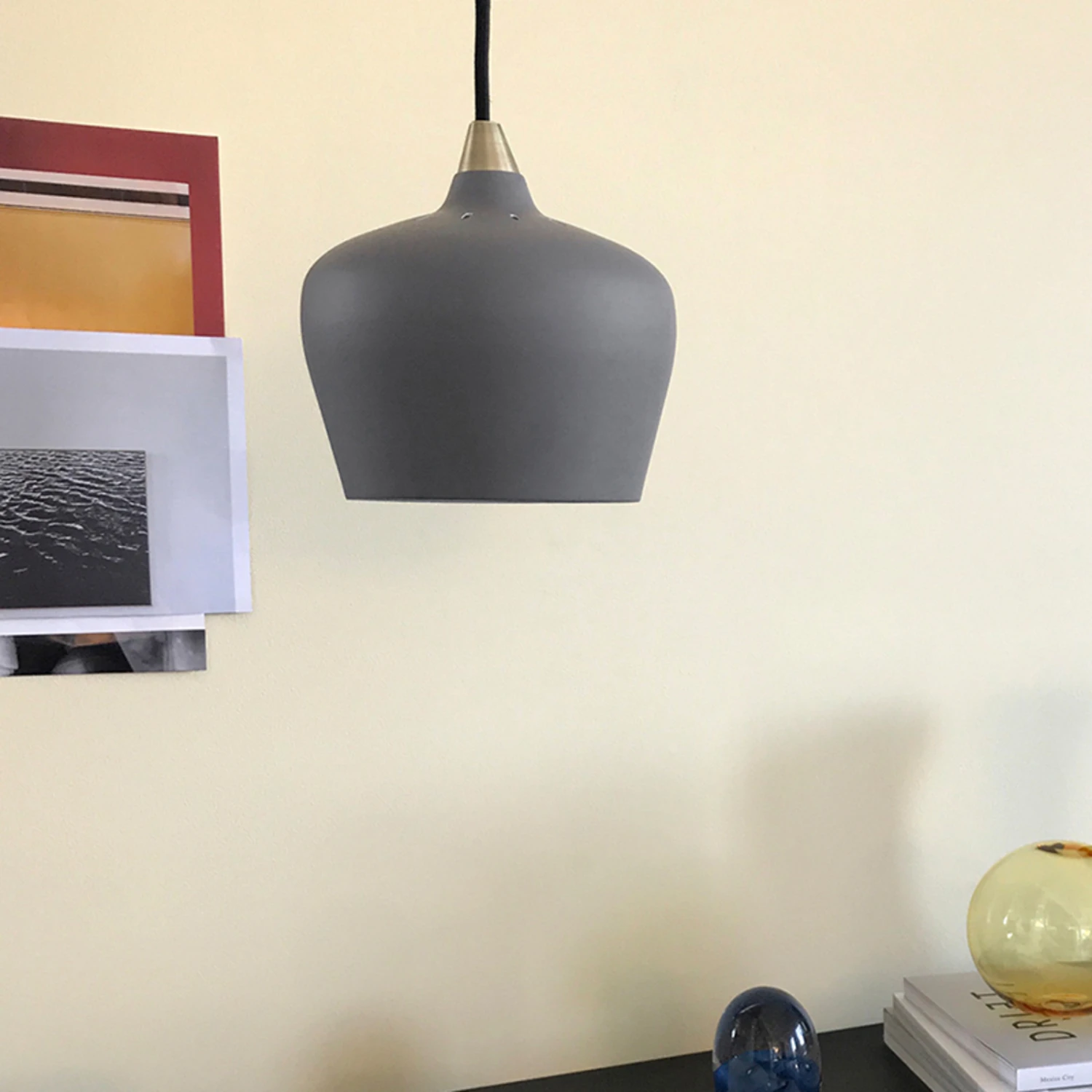 FRANDSEN Cohen Pendelleuchte Ø 25 Cm Grau Matt 2 FRANDSEN Cohen Pendelleuchte Ø 25 Cm Grau Matt – Bild 2