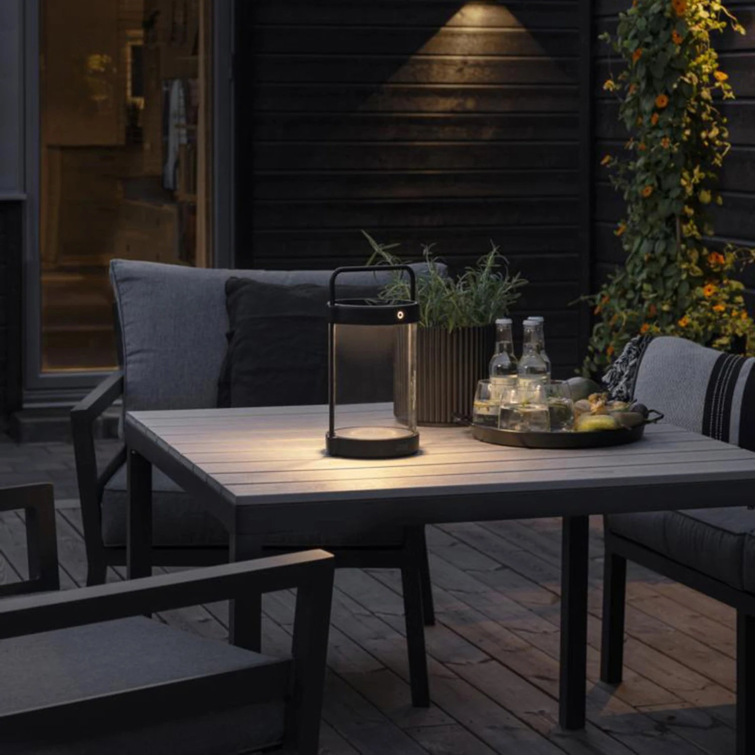 Konstsmide LED-Solarlaterne Crotone, Dimmbar, USB 2 Konstsmide LED-Solarlaterne Crotone, Dimmbar, USB – Bild 2