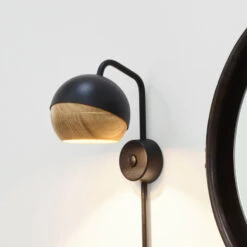 Mater Ray Wandleuchte, Schwarz/eiche