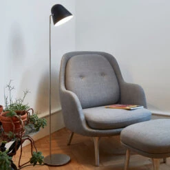 Nyta Tilt S Floor Stehleuchte Edelstahl Schwarz