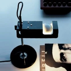 Oluce Spider - Horizontale Tischleuchte, Schwarz