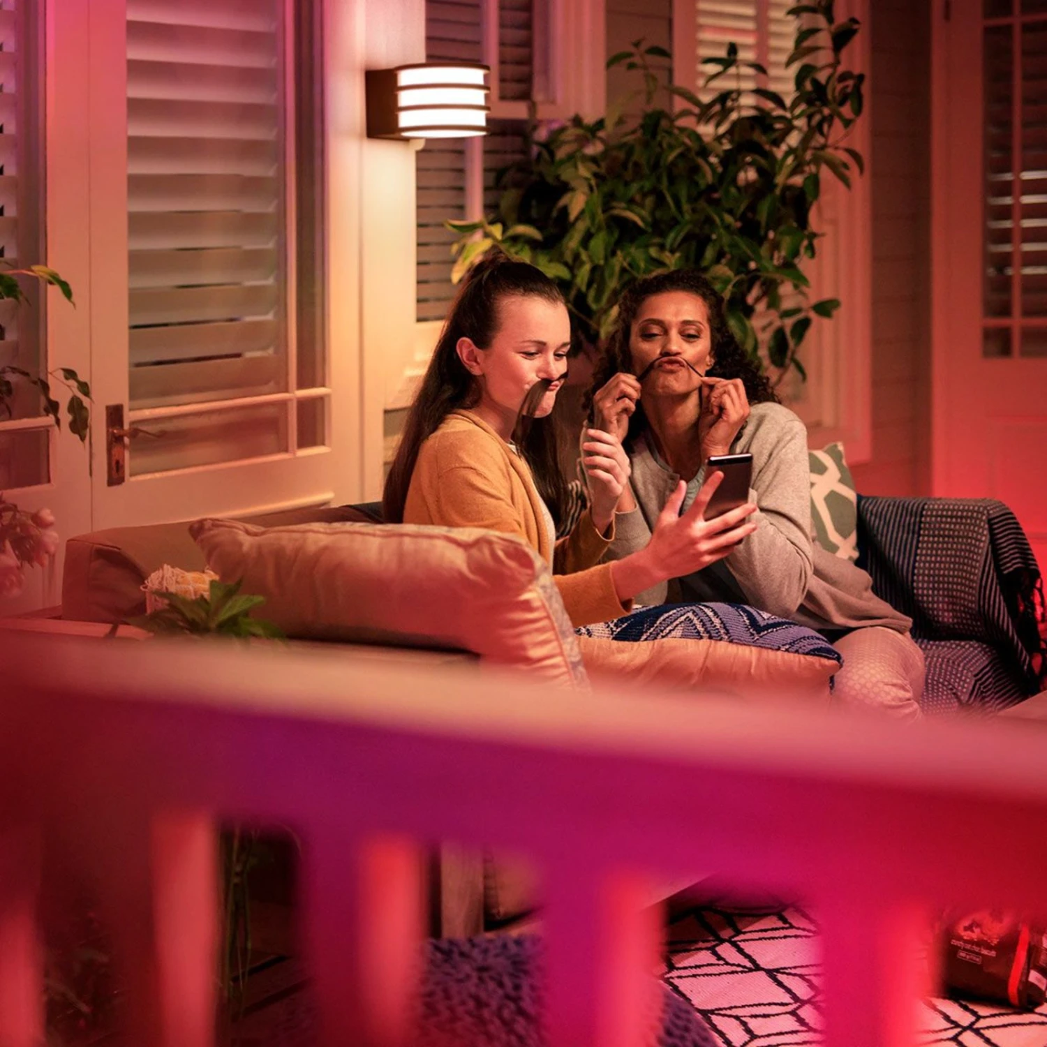 Philips Hue White Lucca Außenwandlampe Steuerbar 6 Philips Hue White Lucca Außenwandlampe Steuerbar – Bild 6