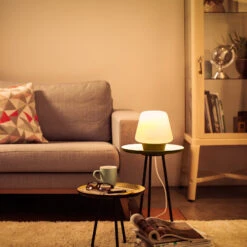 Philips Hue White Ambiance Wellness Tischleuchte -Lampen Welt 7534251 6
