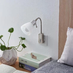 Lindby Aika Steckdosenleuchte, Flexarm, Schalter -Lampen Welt 8032244 2