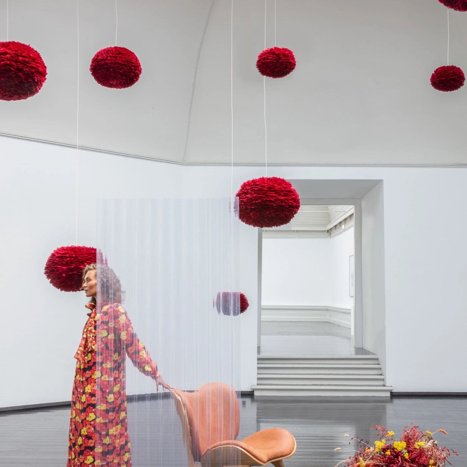 UMAGE Eos Large Pendelleuchte Federn Rot 2 UMAGE Eos Large Pendelleuchte Federn Rot – Bild 2