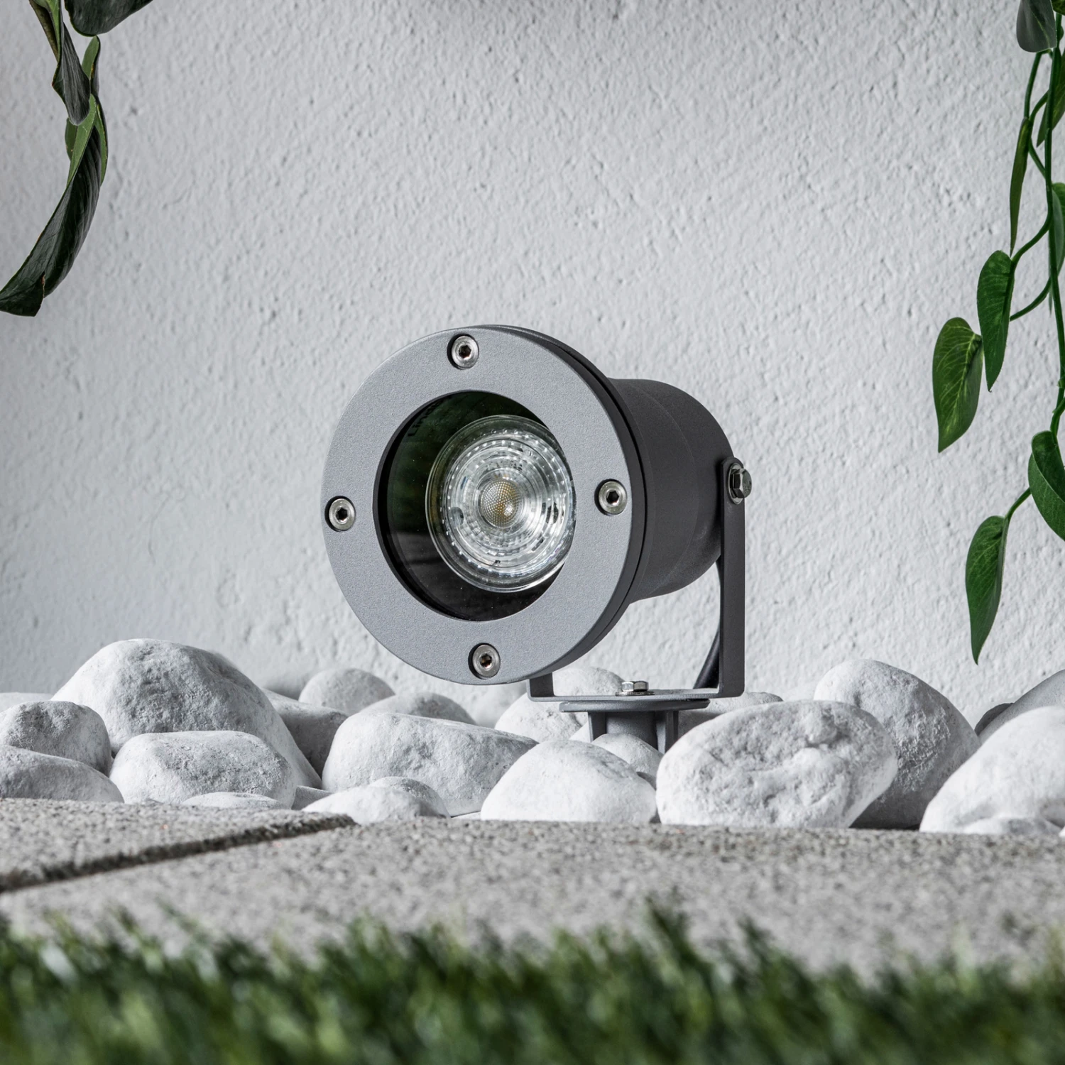 Außenstrahler Tessa Mit Erdspieß, Silber 2 Außenstrahler Tessa Mit Erdspieß, Silber – Bild 2