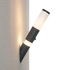 Lindby Okari Außenwandleuchte Mit Sensor Fackel 14 Lindby Okari Außenwandleuchte Mit Sensor Fackel -Lampen Welt 9926019 5