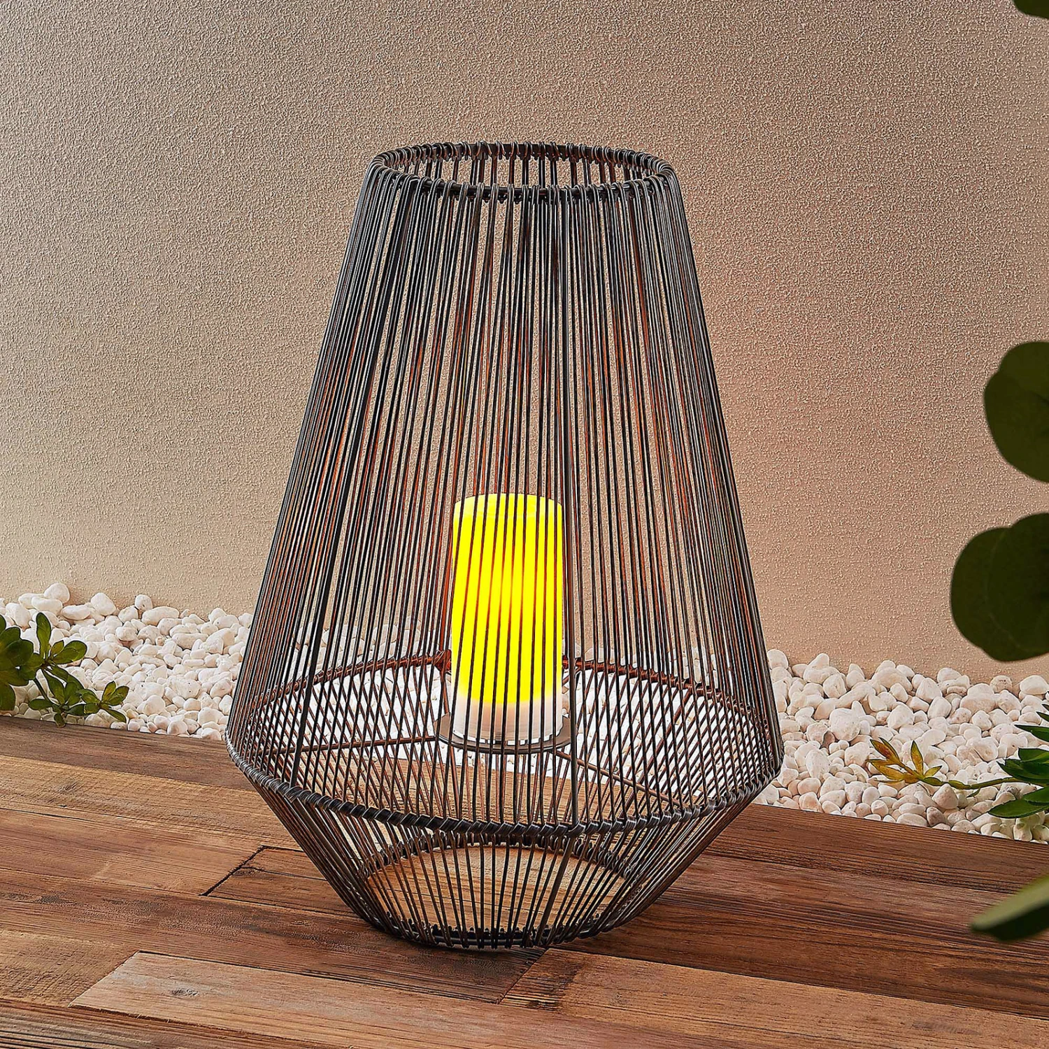 Lindby Kaati LED-Solar-Laterne, Rattanoptik, 37 Cm 1 Lindby Kaati LED-Solar-Laterne, Rattanoptik, 37 Cm